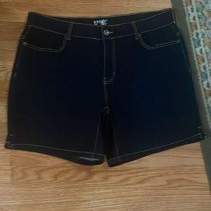 Terra & Sky Jean Shorts - 16W